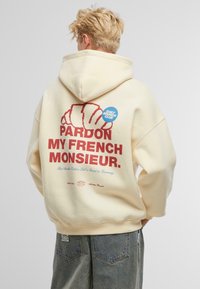 Пуловер с капюшоном Пуловер с капюшоном