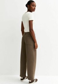 Свободные джинсы