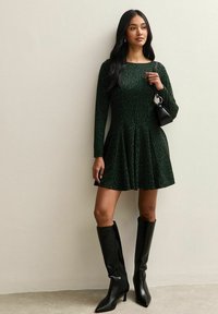 Короткое платье