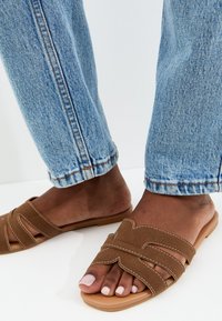 Шлепанцы Шлепанцы