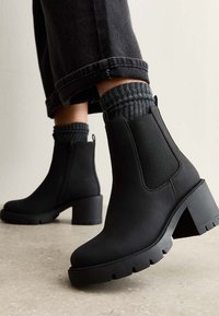 Полусапожки на платформе Полусапожки на платформе