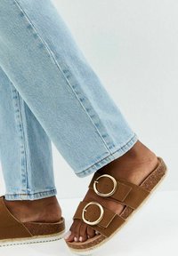 Шлепанцы Шлепанцы