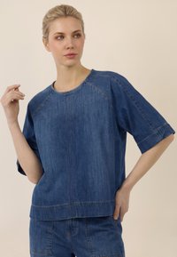 Джинсовая блузка