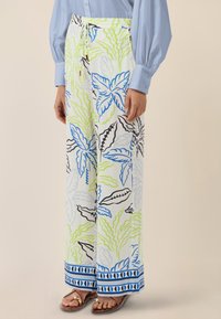 Широкие брюки