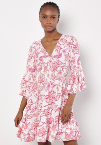 Короткое платье