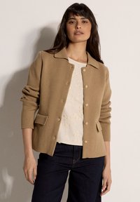 Вязаная кофта