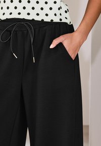 Спортивные штаны