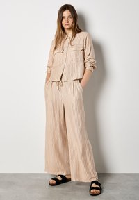 Широкие брюки