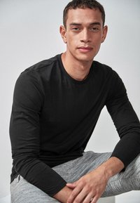 Лонгслив Лонгслив