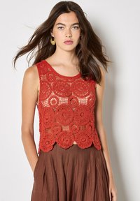 Пуловер без рукавов