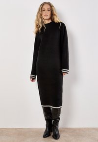 Вязаное платье