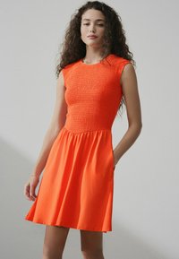 Короткое платье Короткое платье