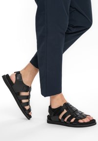 Сандалии Сандалии