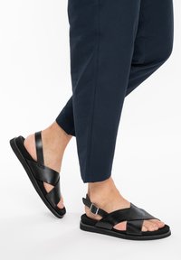 Сандалии Сандалии