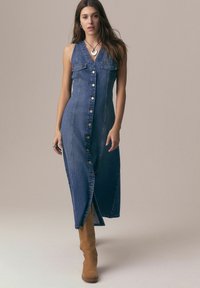 Джинсовый комбинезон Джинсовый комбинезон