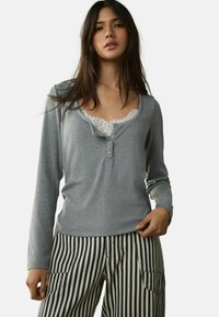 Лонгслив Лонгслив