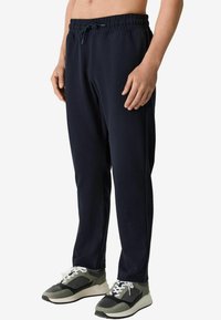 Спортивные штаны