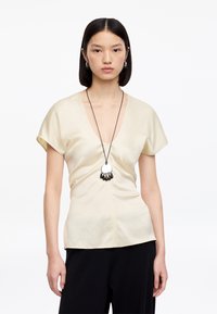 Атласная блузка Атласная блузка