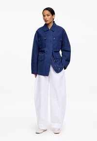 Куртка с накладнымит карманами