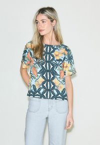 Блузка Блузка