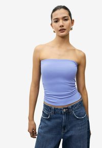 Топ без бретелек