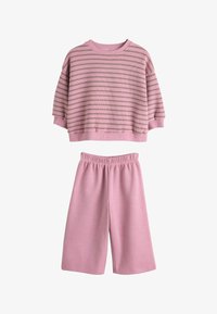 Набор одежды