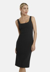 Платье футляр