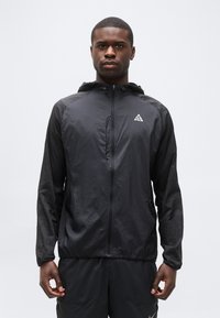 Спортивная куртка