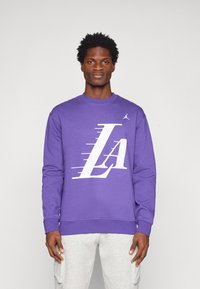 Спортивная кофта