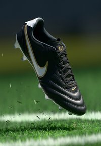 Футбольные бутсы Футбольные бутсы