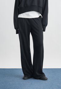 Спортивные штаны