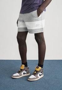 Шорты Шорты