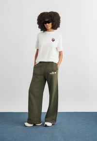 Спортивные штаны