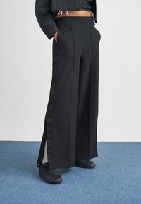 Широкие брюки Широкие брюки