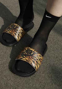 Шлепанцы Шлепанцы