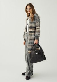 Жаккардовая вязаная кофта Жаккардовая вязаная кофта