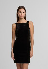 Короткое платье