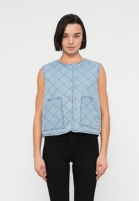 Стеганый жилет