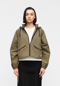 Куртка с накладнымит карманами Куртка с накладнымит карманами