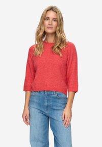 Пуловер с рукавом три четверти