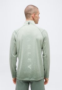 Лонгслив Лонгслив