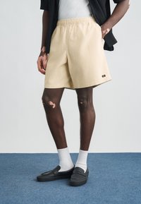 Шорты Шорты