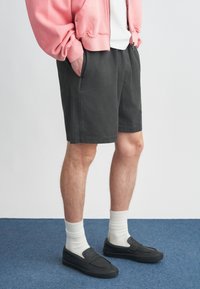 Шорты Шорты