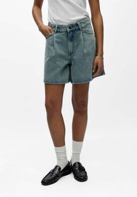 Джинсовые шорты