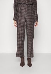 Широкие брюки