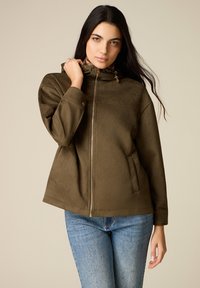 Короткая куртка