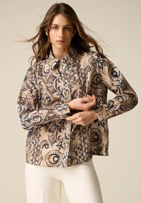 Атласная блузка