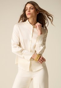 Атласная блузка