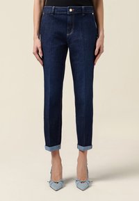 Короткие джинсы Короткие джинсы