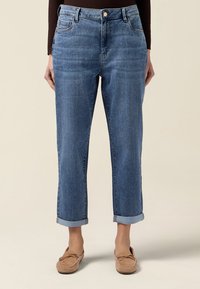 Короткие джинсы Короткие джинсы